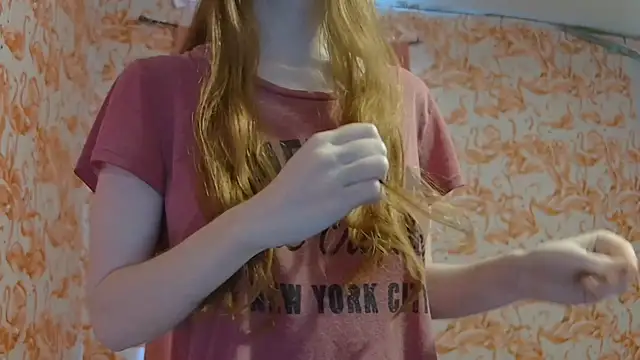 Snapshot of strawberrysmoothie chatting on October 6, 2025, 6:52 pm strawberrysmoothie online show from October 6, 2025, 6:52 pm