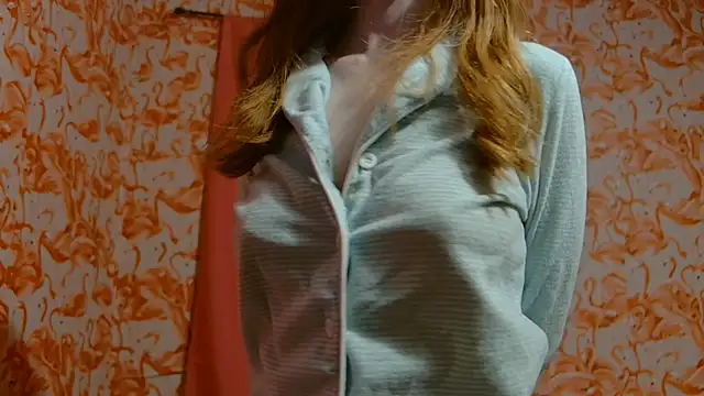 Snapshot of strawberrysmoothie chatting on January 10, 2025, 3:29 am strawberrysmoothie online show from January 10, 2025, 3:29 am