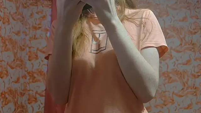 Snapshot of strawberrysmoothie chatting on February 5, 2025, 11:06 pm strawberrysmoothie online show from February 5, 2025, 11:06 pm