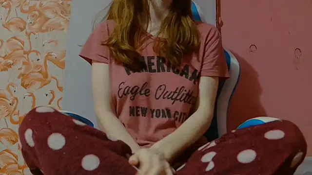 Snapshot of strawberrysmoothie chatting on December 31, 2024, 2:40 am strawberrysmoothie online show from December 31, 2024, 2:40 am