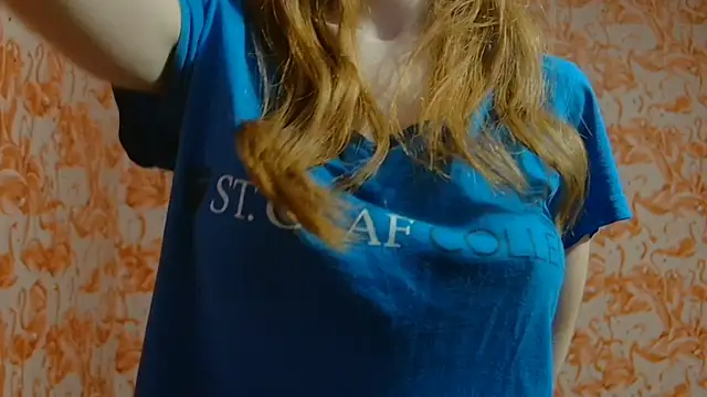 Snapshot of strawberrysmoothie chatting on March 15, 2025, 5:08 am strawberrysmoothie online show from March 15, 2025, 5:08 am