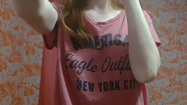 Snapshot of strawberrysmoothie chatting on February 9, 2025, 10:21 pm strawberrysmoothie online show from February 9, 2025, 10:21 pm