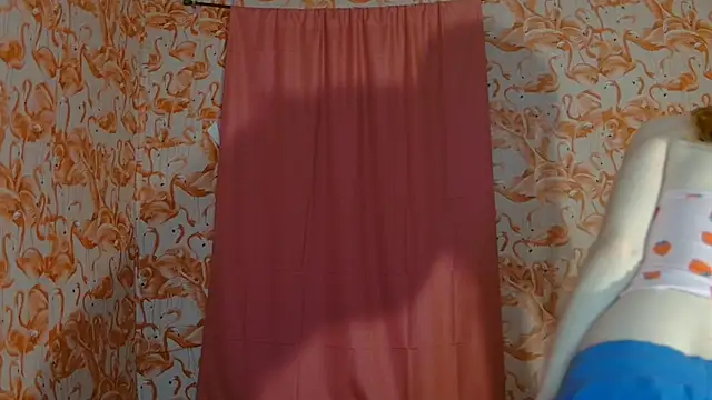 Snapshot of strawberrysmoothie chatting on January 31, 2025, 1:11 am strawberrysmoothie online show from January 31, 2025, 1:11 am