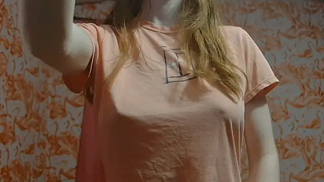 Snapshot of strawberrysmoothie chatting on February 3, 2025, 5:29 am strawberrysmoothie online show from February 3, 2025, 5:29 am