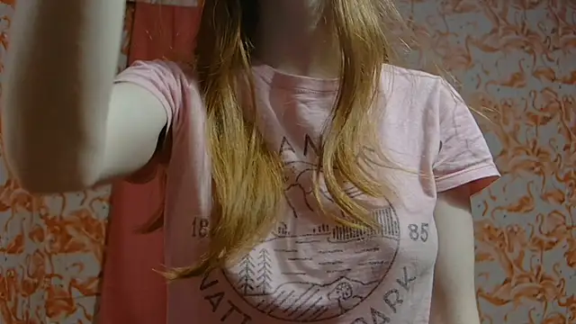 Snapshot of strawberrysmoothie chatting on March 6, 2025, 3:46 am strawberrysmoothie online show from March 6, 2025, 3:46 am