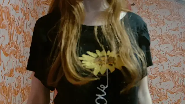 Snapshot of strawberrysmoothie chatting on September 18, 2025, 2:36 am strawberrysmoothie online show from September 18, 2025, 2:36 am