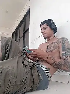 Snapshot of Tattohott chatting on March 19, 2025, 4:24 pm Tattohott online show from March 19, 2025, 4:24 pm