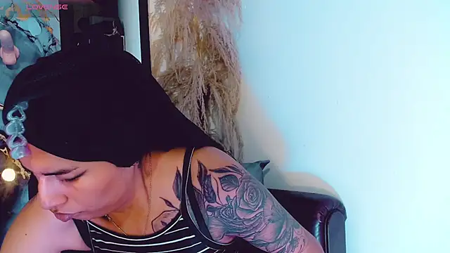 Snapshot of khiara_moretti chatting on October 1, 2025, 11:14 am khiara moretti online show from October 1, 2025, 11:14 am