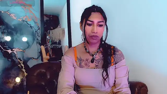 Snapshot of khiara_moretti chatting on November 7, 2025, 11:04 am khiara moretti online show from November 7, 2025, 11:04 am