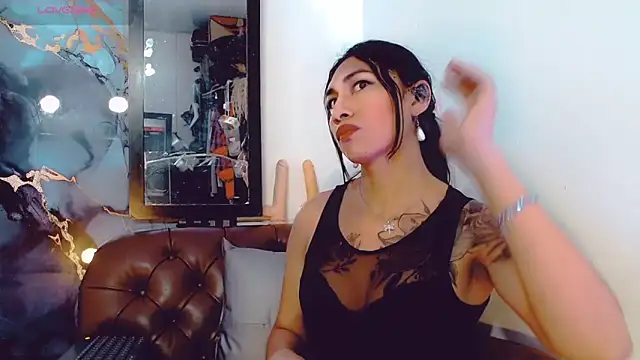 Snapshot of khiara_moretti chatting on November 6, 2025, 11:14 am khiara moretti online show from November 6, 2025, 11:14 am