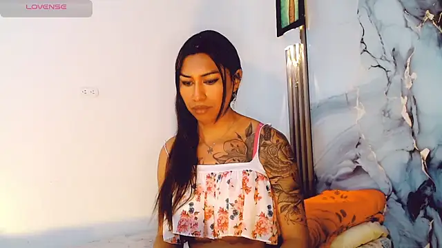 Snapshot of khiara_moretti chatting on October 3, 2025, 11:01 am khiara moretti online show from October 3, 2025, 11:01 am