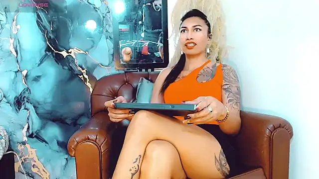 Snapshot of khiara_moretti chatting on October 10, 2025, 7:36 pm khiara moretti online show from October 10, 2025, 7:36 pm