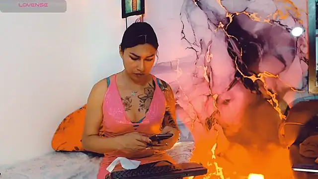 Snapshot of khiara_moretti chatting on October 4, 2025, 11:12 am khiara moretti online show from October 4, 2025, 11:12 am