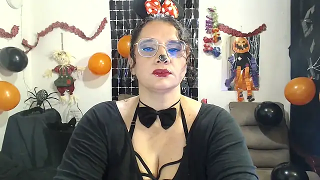 Snapshot of Aleja_Gonzales chatting on October 30, 2025, 4:44 am Aleja Gonzales online show from October 30, 2025, 4:44 am