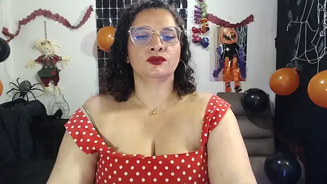 Snapshot of Aleja_Gonzales chatting on October 26, 2025, 4:13 am Aleja Gonzales online show from October 26, 2025, 4:13 am