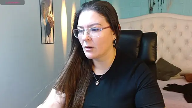 MsJossie online show from April 19, 2026, 3:51 am