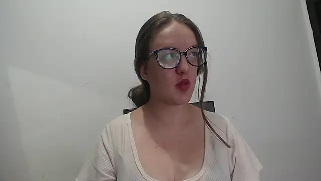 Venus Santana online show from November 26, 2025, 2:39 pm