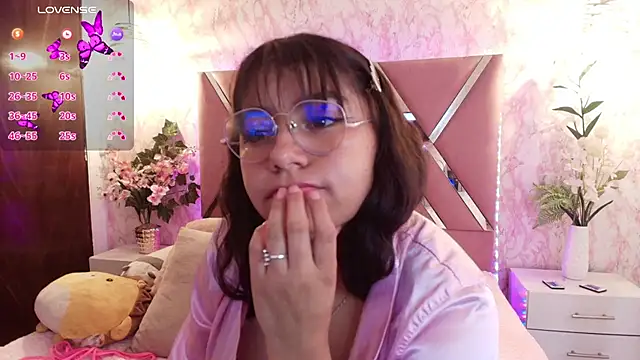 Miaa Smiith1 online show from March 7, 2025, 3:18 pm