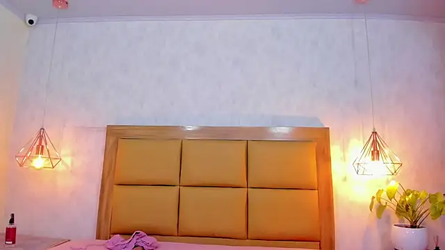 Snapshot of LARSONMIA chatting on March 18, 2025, 3:12 pm LARSONMIA online show from March 18, 2025, 3:12 pm