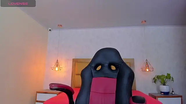 Snapshot of LARSONMIA chatting on February 20, 2025, 12:04 pm LARSONMIA online show from February 20, 2025, 12:04 pm