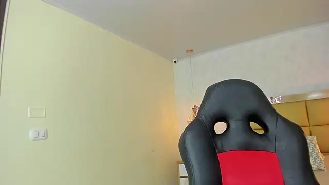 Snapshot of LARSONMIA chatting on September 11, 2025, 12:16 pm LARSONMIA online show from September 11, 2025, 12:16 pm