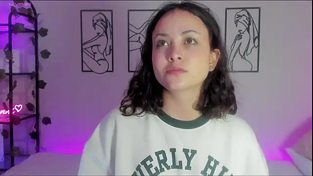 Megan Rodrigo online show from February 9, 2025, 3:11 am