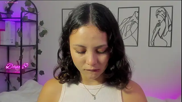 Megan Rodrigo online show from February 14, 2025, 7:44 pm