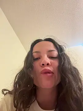 Megan Rodrigo online show from March 28, 2026, 12:50 pm