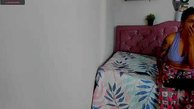mia bigtits17 online show from July 18, 2026, 4:37 pm