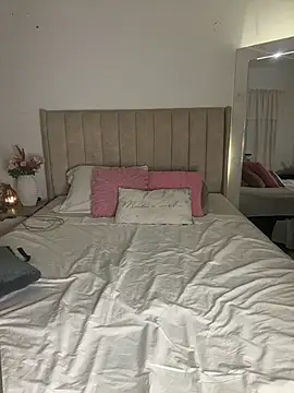 Roxanne 08 online show from December 18, 2025, 12:05 am