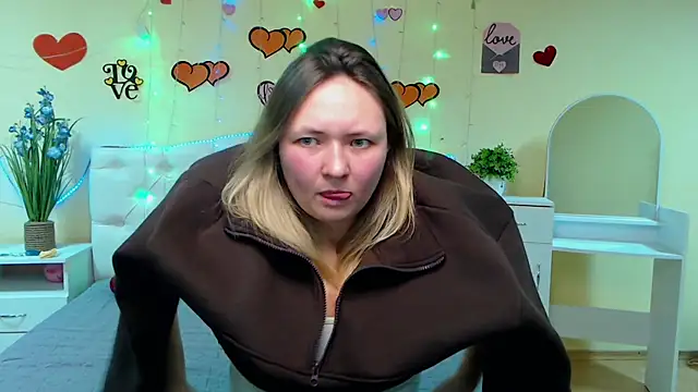 SallyVerda online show from February 11, 2025, 6:44 pm