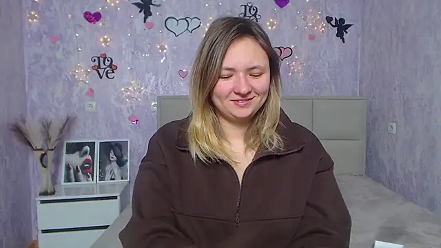 SallyVerda online show from February 12, 2025, 6:51 pm