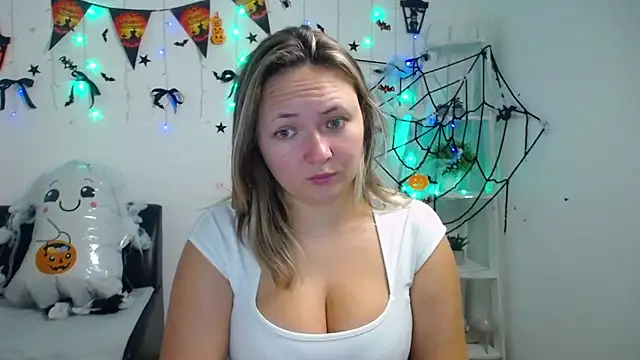 SallyVerda online show from October 27, 2025, 6:20 pm