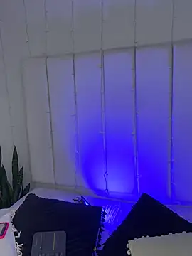 Amber Martins  online show from February 25, 2025, 8:42 pm