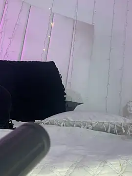 Amber Martins  online show from February 15, 2025, 4:36 am