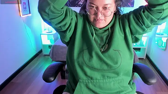 lucky-leah online show from December 20, 2025, 4:15 am