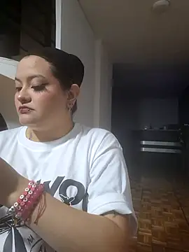 Snapshot of lucky-leah chatting on September 21, 2025, 4:28 am lucky-leah online show from September 21, 2025, 4:28 am