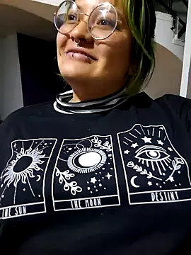 Snapshot of lucky-leah chatting on September 23, 2025, 4:08 am lucky-leah online show from September 23, 2025, 4:08 am