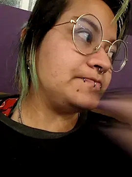 Snapshot of lucky-leah chatting on October 1, 2025, 4:06 am lucky-leah online show from October 1, 2025, 4:06 am