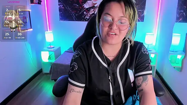 lucky-leah online show from November 13, 2025, 4:27 am