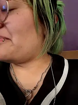 Snapshot of lucky-leah chatting on September 25, 2025, 4:07 am lucky-leah online show from September 25, 2025, 4:07 am