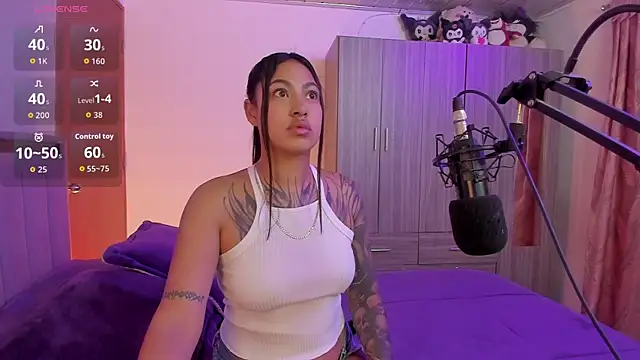 Snapshot of Kayla_foxxy chatting on October 4, 2025, 6:37 am Kayla foxxy online show from October 4, 2025, 6:37 am