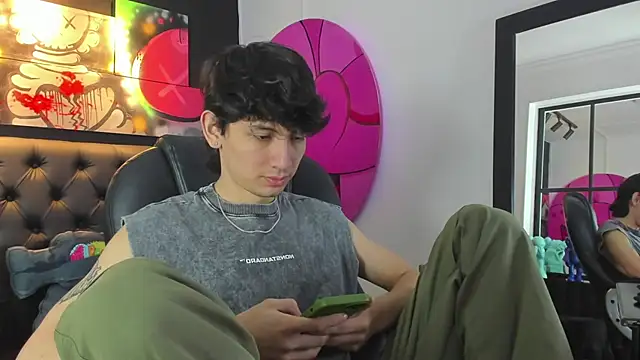 Santi delacruz online show from February 5, 2025, 3:20 pm