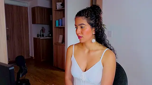 arteverena online show from April 14, 2026, 5:51 pm