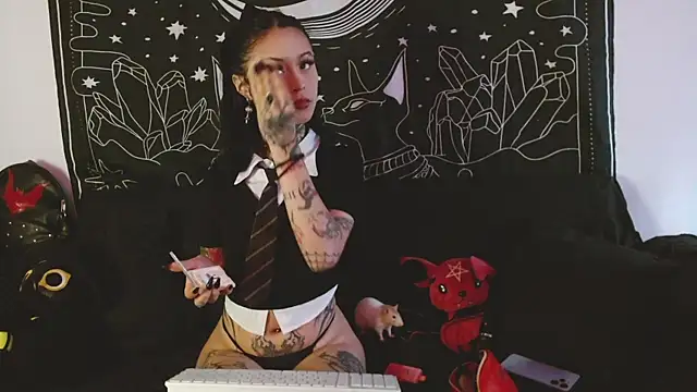 Isabella  dark online show from October 30, 2025, 9:44 pm