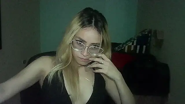 JuliaMack online show from March 5, 2025, 2:14 am