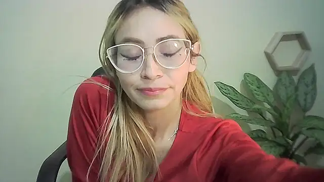 JuliaMack online show from March 1, 2025, 3:32 am