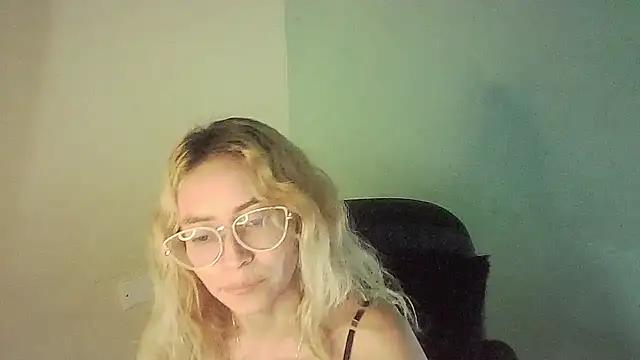 JuliaMack online show from January 9, 2025, 12:57 am