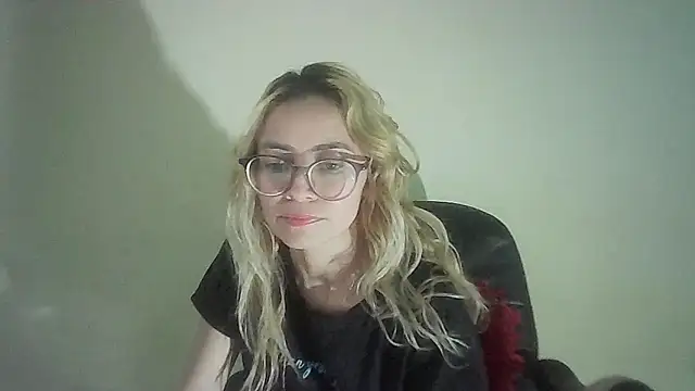 JuliaMack online show from January 2, 2025, 8:35 pm