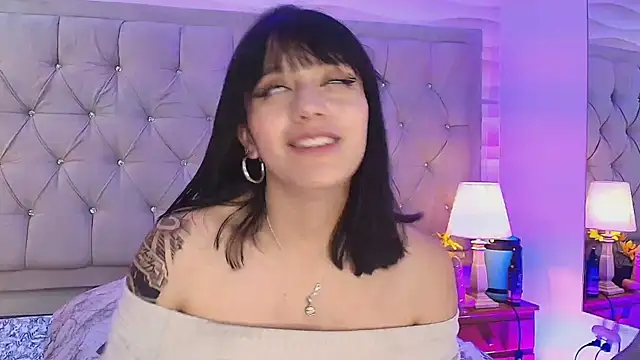 AlissonLopez  online show from February 18, 2025, 10:27 am